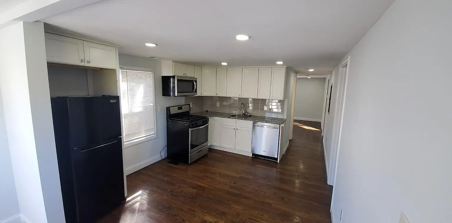4 bed, 1045 sqft, $2,600 — Photo 1
