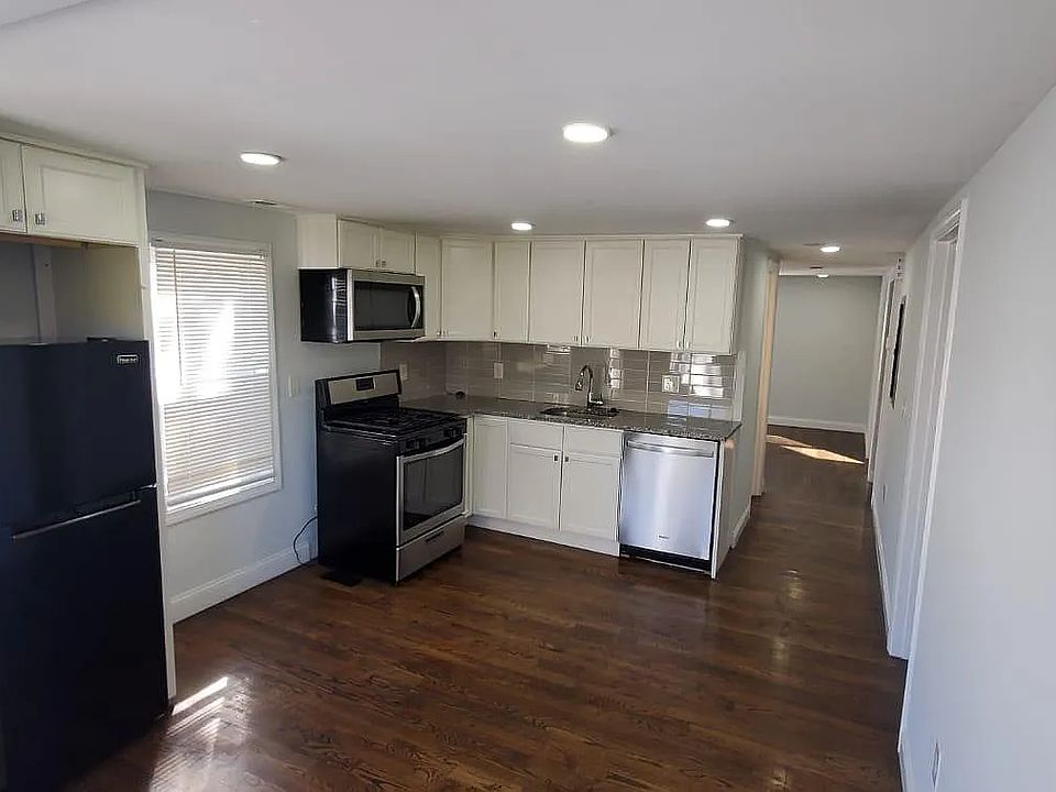 1st image of 8 Bloomingdale Ct #2