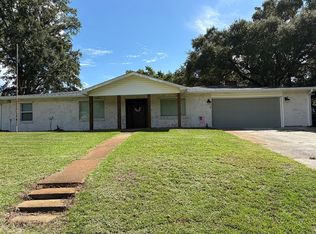 1700 Seacliffe Dr, Gautier, MS 39553