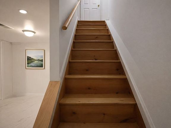 5th image of 52 Poplar Ave #1