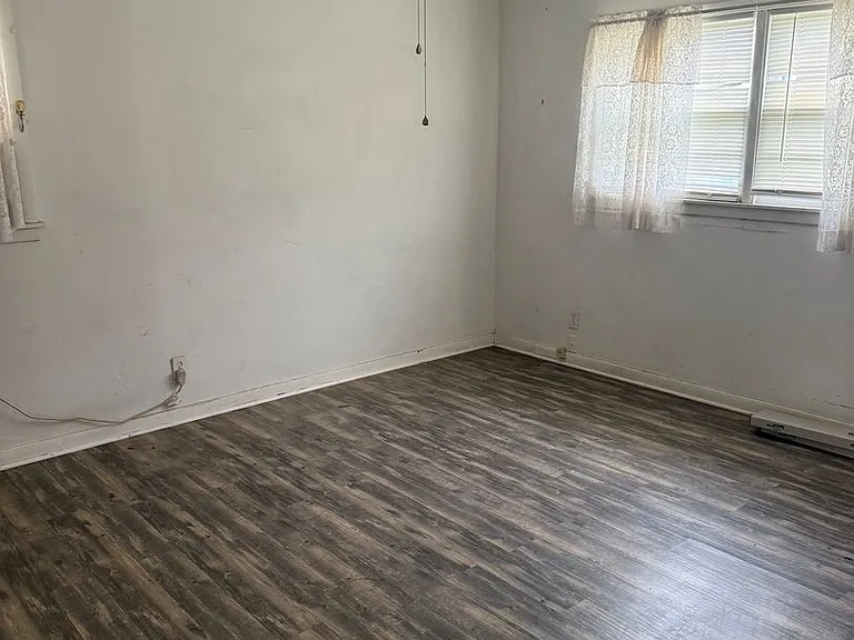 1515 James St — Photo 3