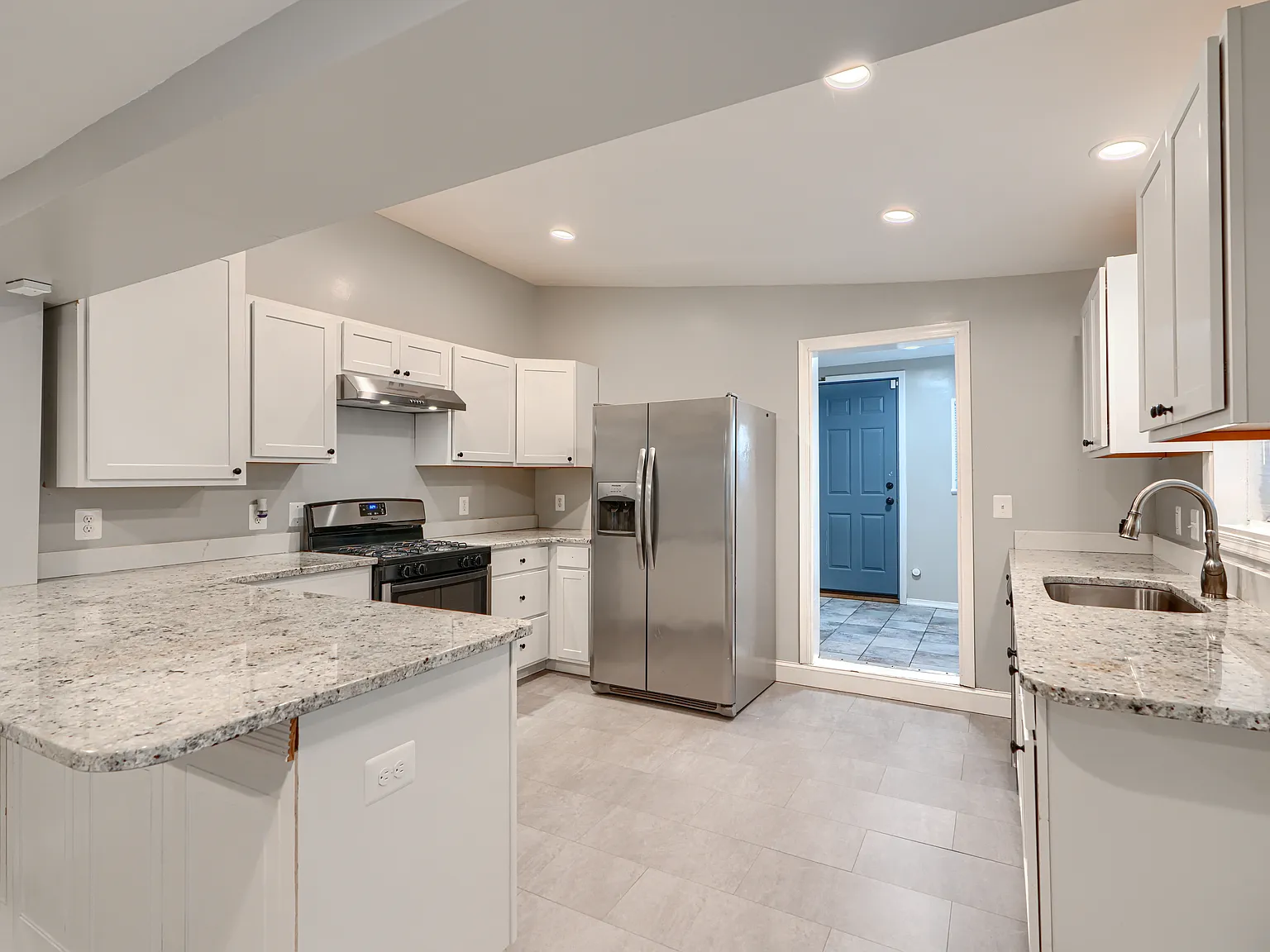 427 S Chester St — Photo 2