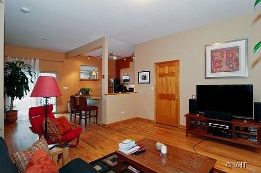 2nd image of 5030 N Kenmore Ave APT 1S