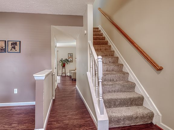 3rd image of 187 Scotts Manor Dr