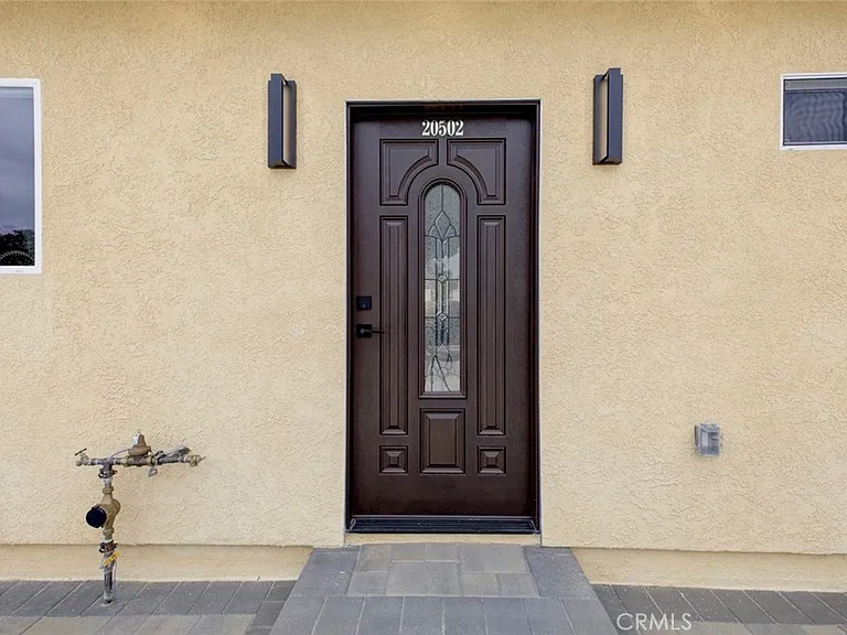 20502 Lull St — Photo 2
