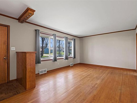 4th image of 1322 E 126th St