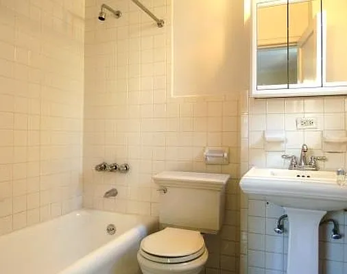 Rented by Siderow Residential Group | media 30