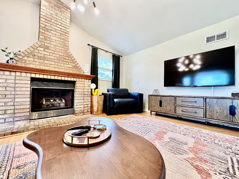 6556 Yankee Rd — Photo 32