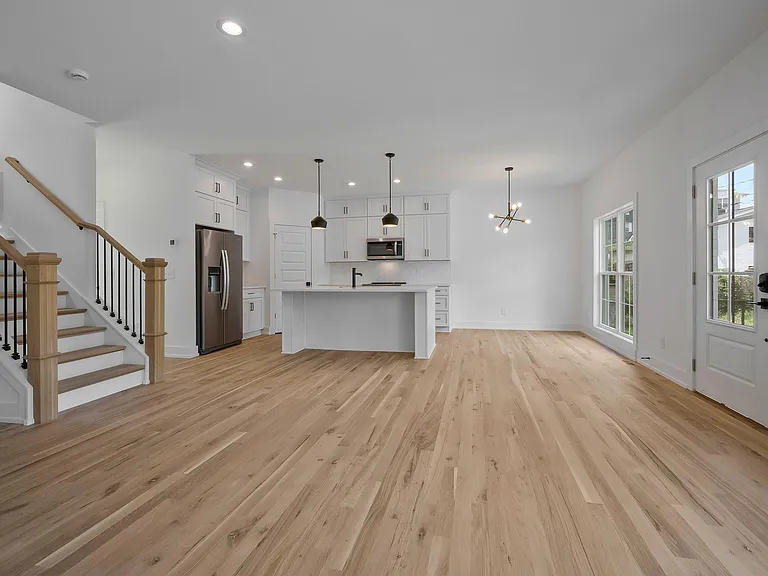 1732B Kellow St — Photo 2