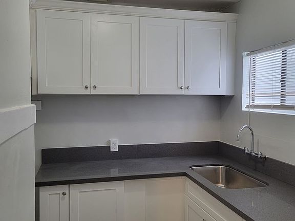 4th image of 1450 Coronado Ave APT 10