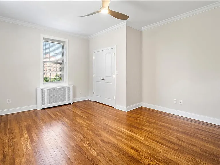 145 Summit Avenue Apartments — Photo 19