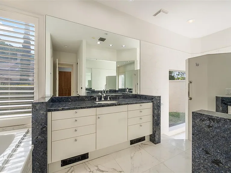 9701 Lake Isleworth Ct — Photo 16