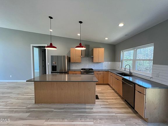 4th image of 5470 Thom Rd