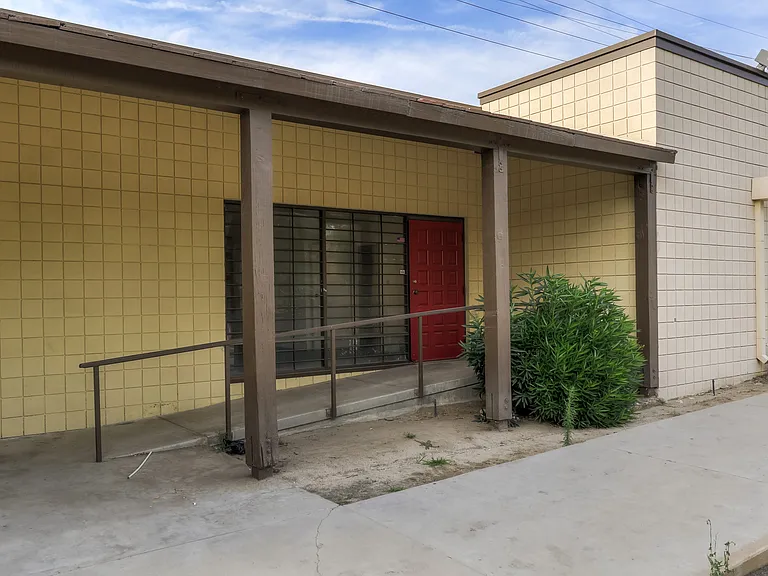 823 W Colton Ave — Photo 10