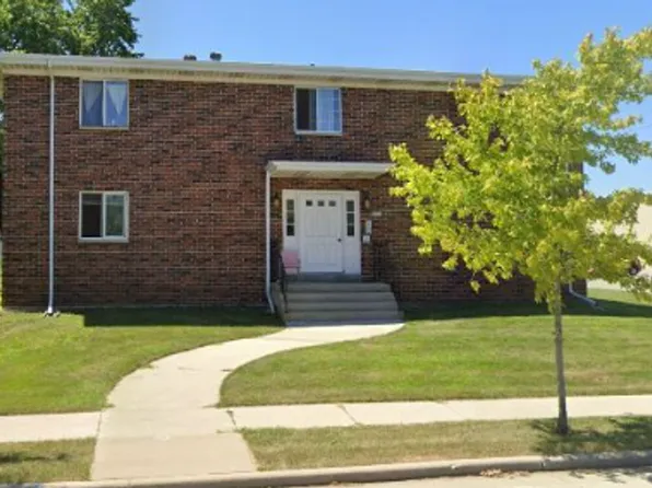 1707 N Wisconsin St APT 4, Pt Washington, WI 53074