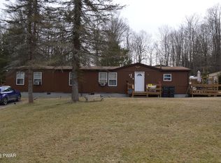 105 Walnut St, Greentown, PA 18426