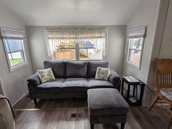 3rd image of 1330 Ridgewood Dr