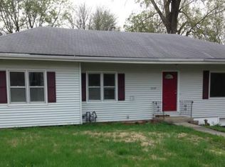 2325 N Woodland Rd, Riverside, MO 64150