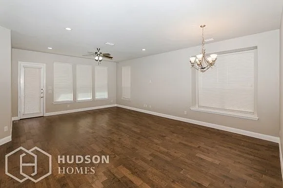 3 bed, 2.0 bath, 1990 sqft, $2,899 — Photo 4