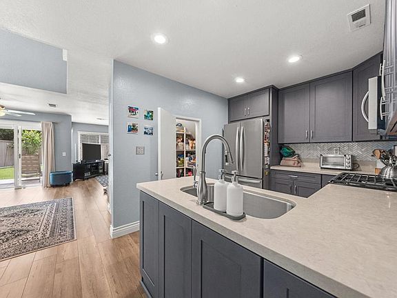 4th image of 338 Ferrara Way