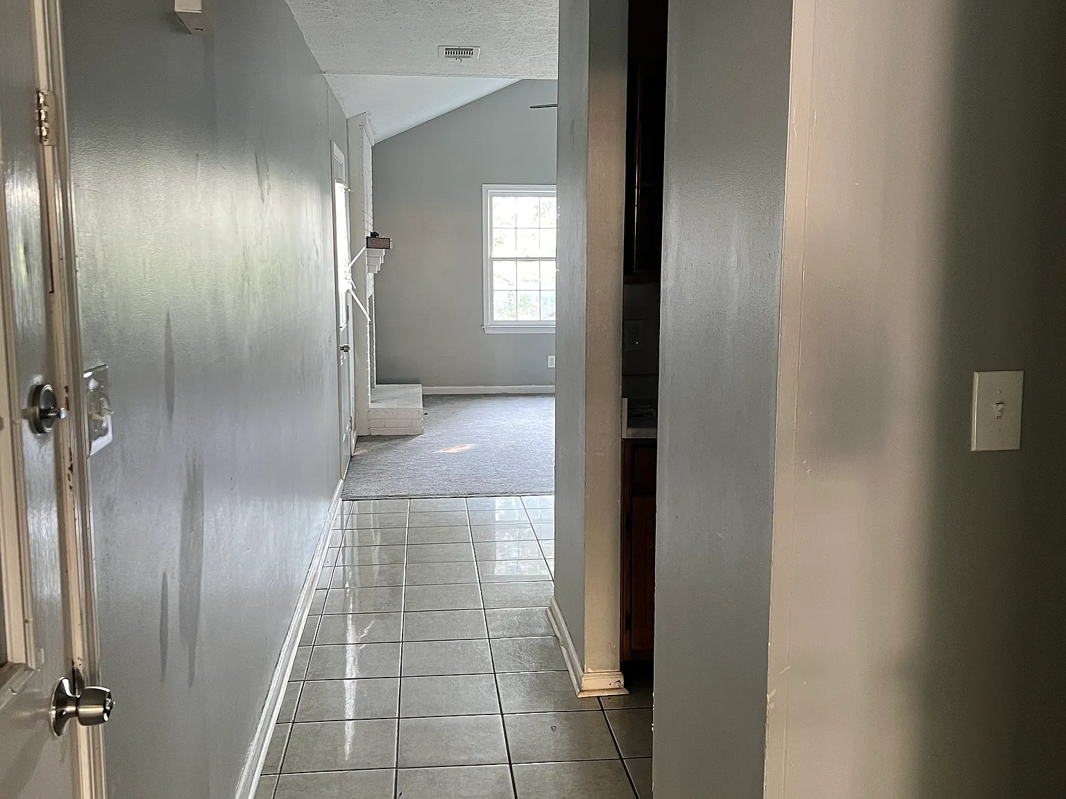 3 bed, 1212 sqft, $1,400 — Photo 2