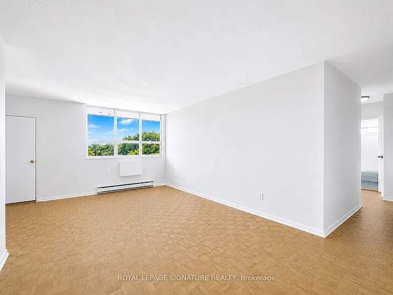 525 Eglinton Ave E #804 — Photo 3