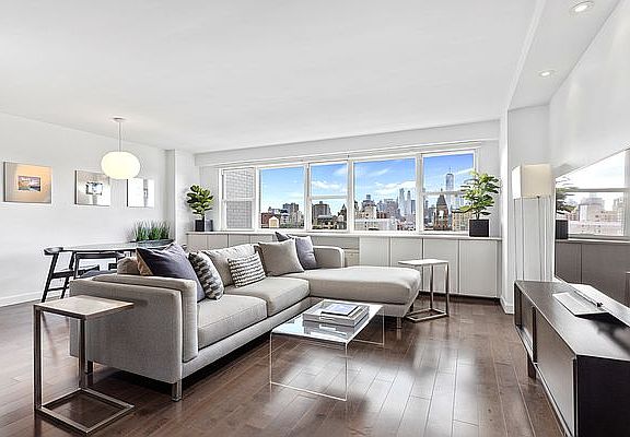 3rd image of 101 W 12th St APT 14S