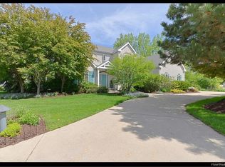 8700 Royal Swan Ln, Darien, IL