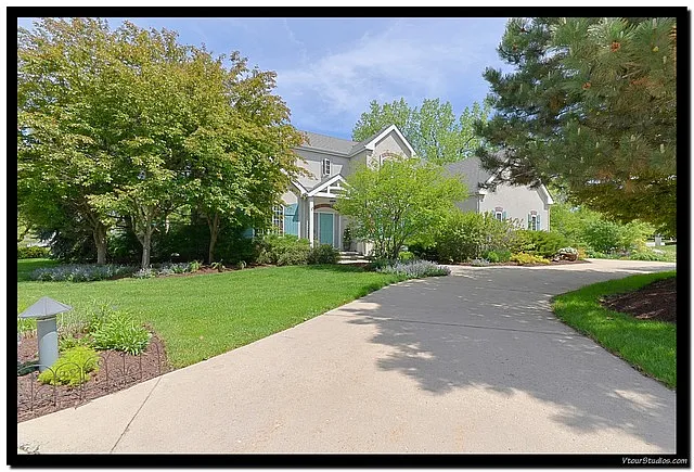 8700 Royal Swan Ln photo 1