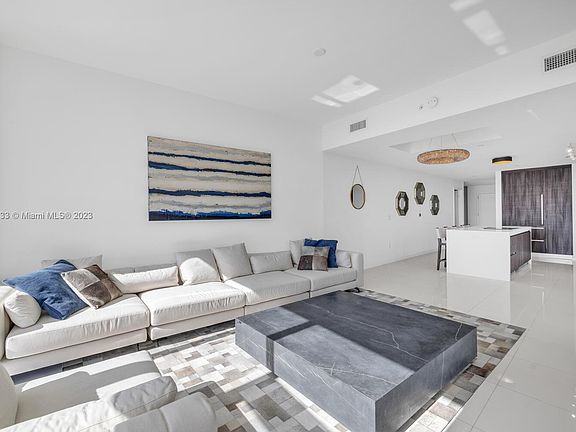 3rd image of 851 NE 1st Ave #3811