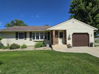 1009 S Grant St, Lake Mills, IA, 50450