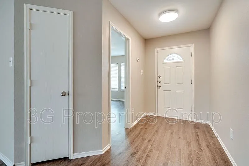 4 bed, 2.0 bath, 2093 sqft, $2,050 — Photo 3