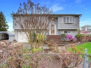 84 Oakwood Ave, Bay Shore, NY 11706