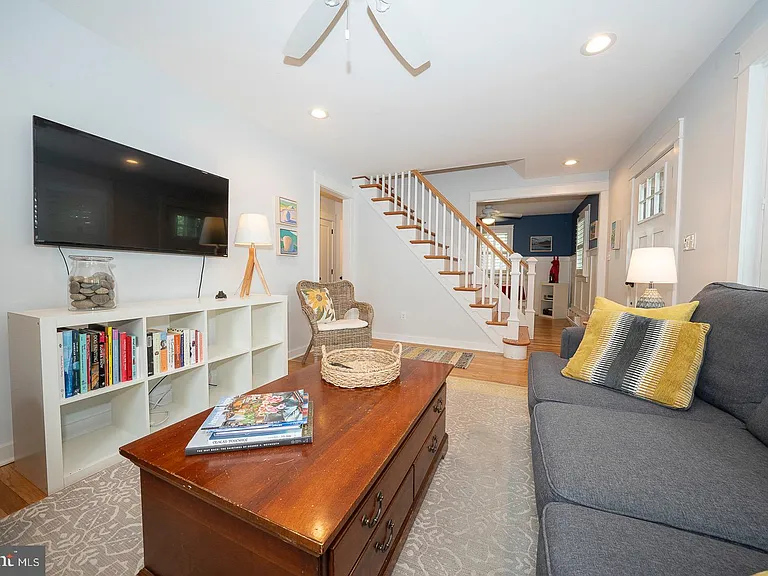 533 Monument Ave — Photo 6