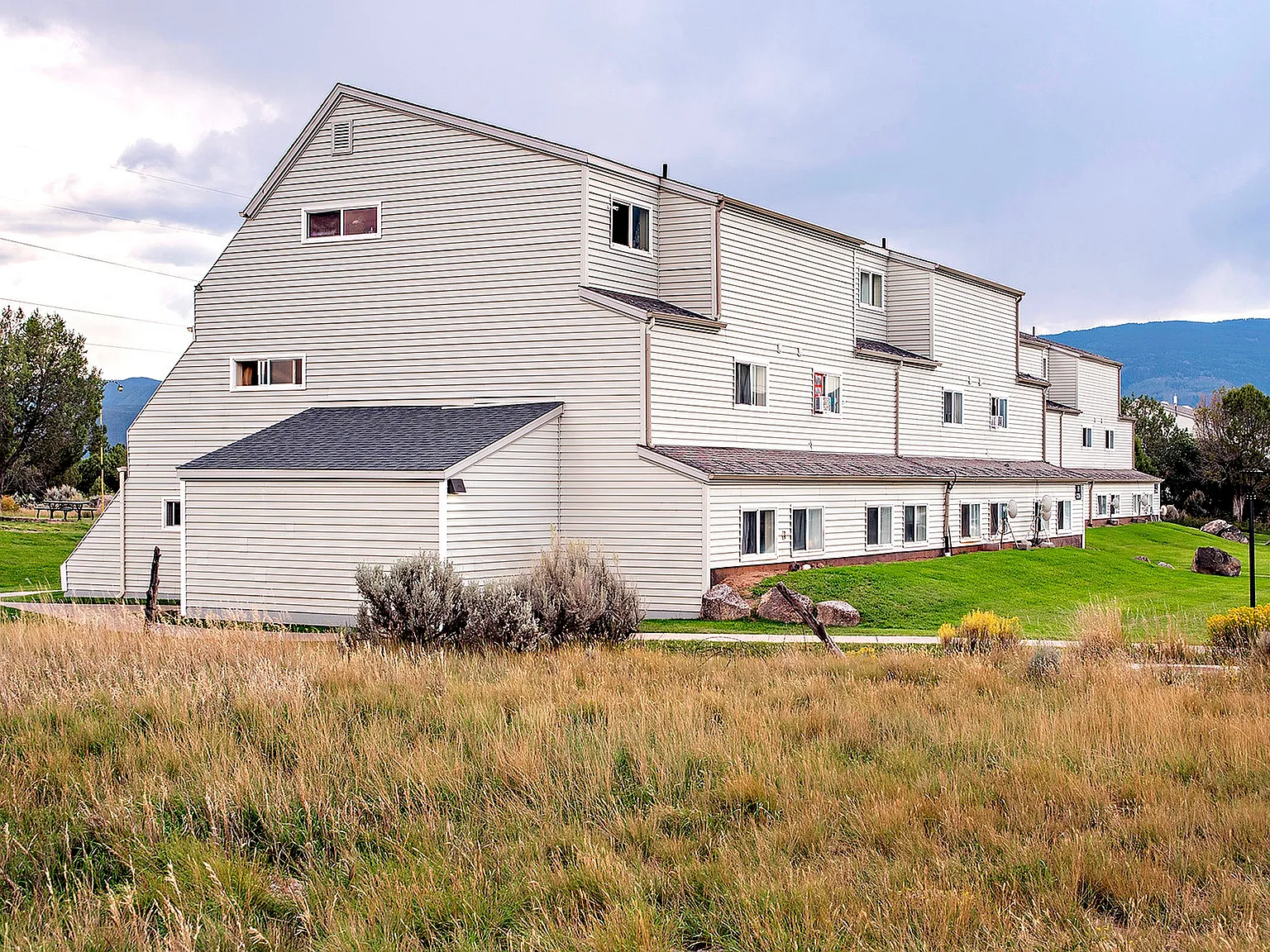 Auburn Ridge Apartments — Photo 2