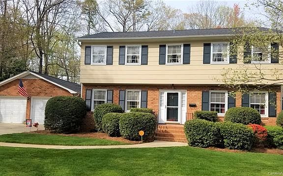 3rd image of 1436 Laurel Ln