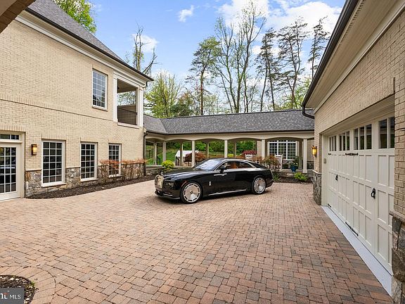 5th image of 9111 Dara Ln
