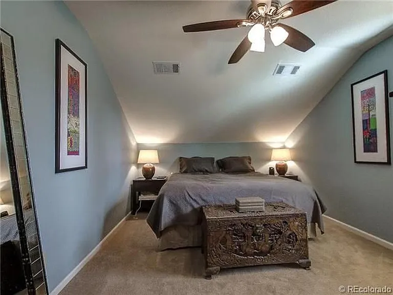 Master bedroom w/walk-in closet and 2nd closet