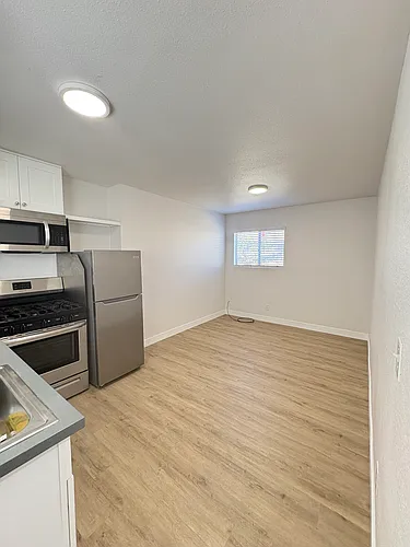 2773 Logan Ave #B Photo 1