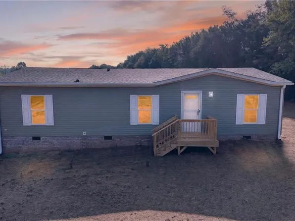3840 Sonnet Dr, Boonville, NC 27011