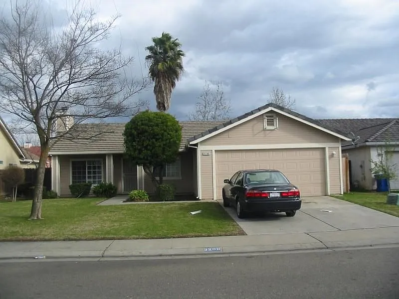 3200 Larrynell Dr photo 1