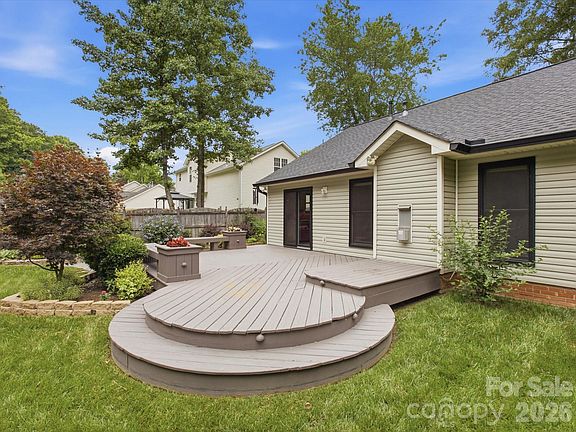 5th image of 1102 Slate Ridge Rd