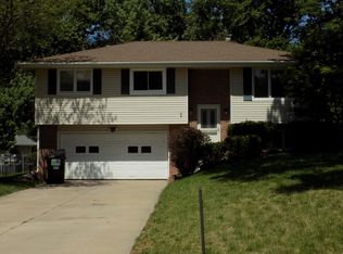 6012 Fleetwood Dr, Lincoln, NE 68516