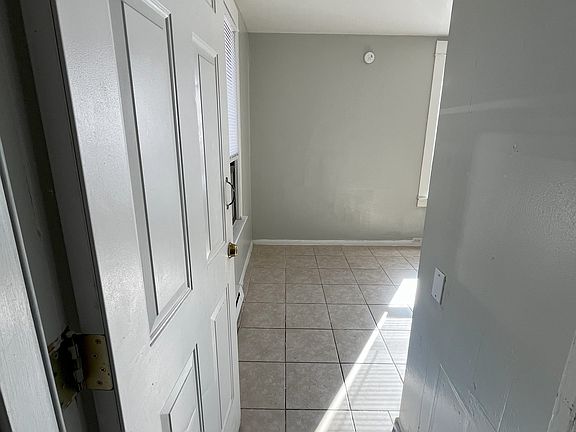 5th image of 4211 7th Ave NE #2