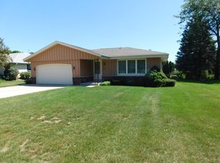 5200 S 60th St, Greenfield, WI 53220