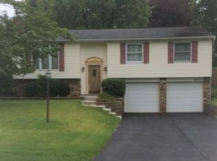 1914 Strawbridge Dr, South Park, PA