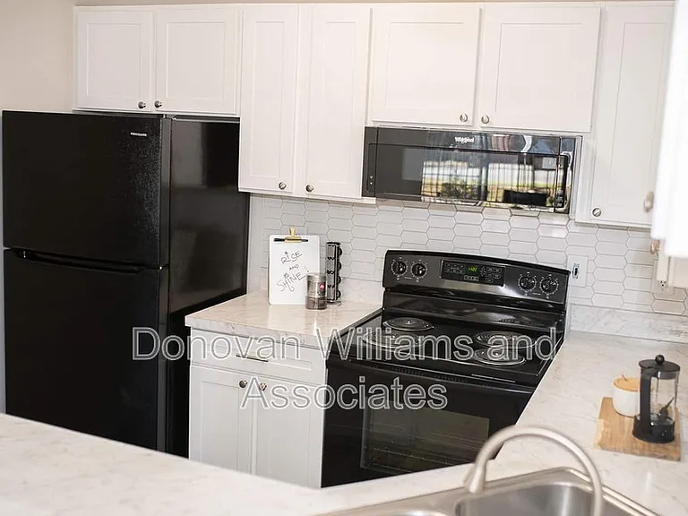 Woodland Park Apartments — Photo 11