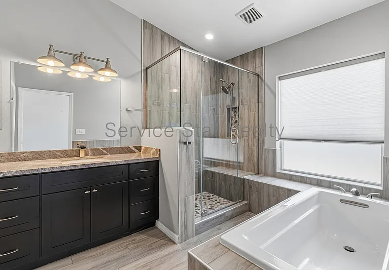 1556 W 5th St — Photo 16