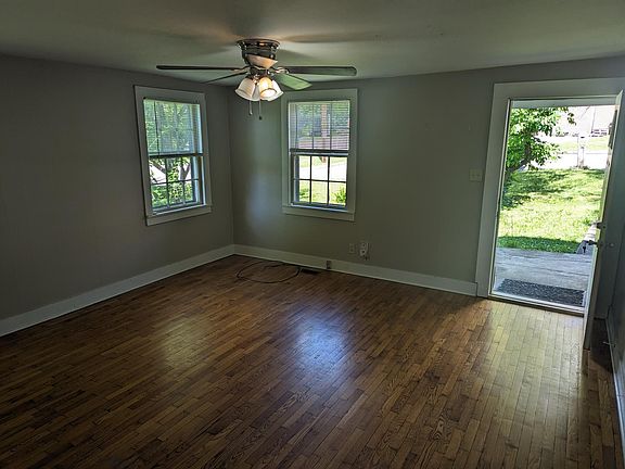 5th image of 124 W Oak Hill Ave