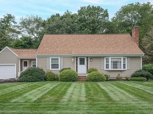 88 Briarbrook Dr, Seekonk, MA 02771